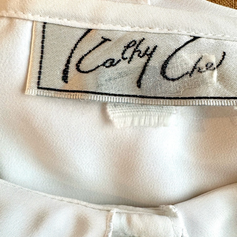 Vintage White Like New Embroidered Collar Peter Pan Long Sleeve Blouse - Picture 15 of 16